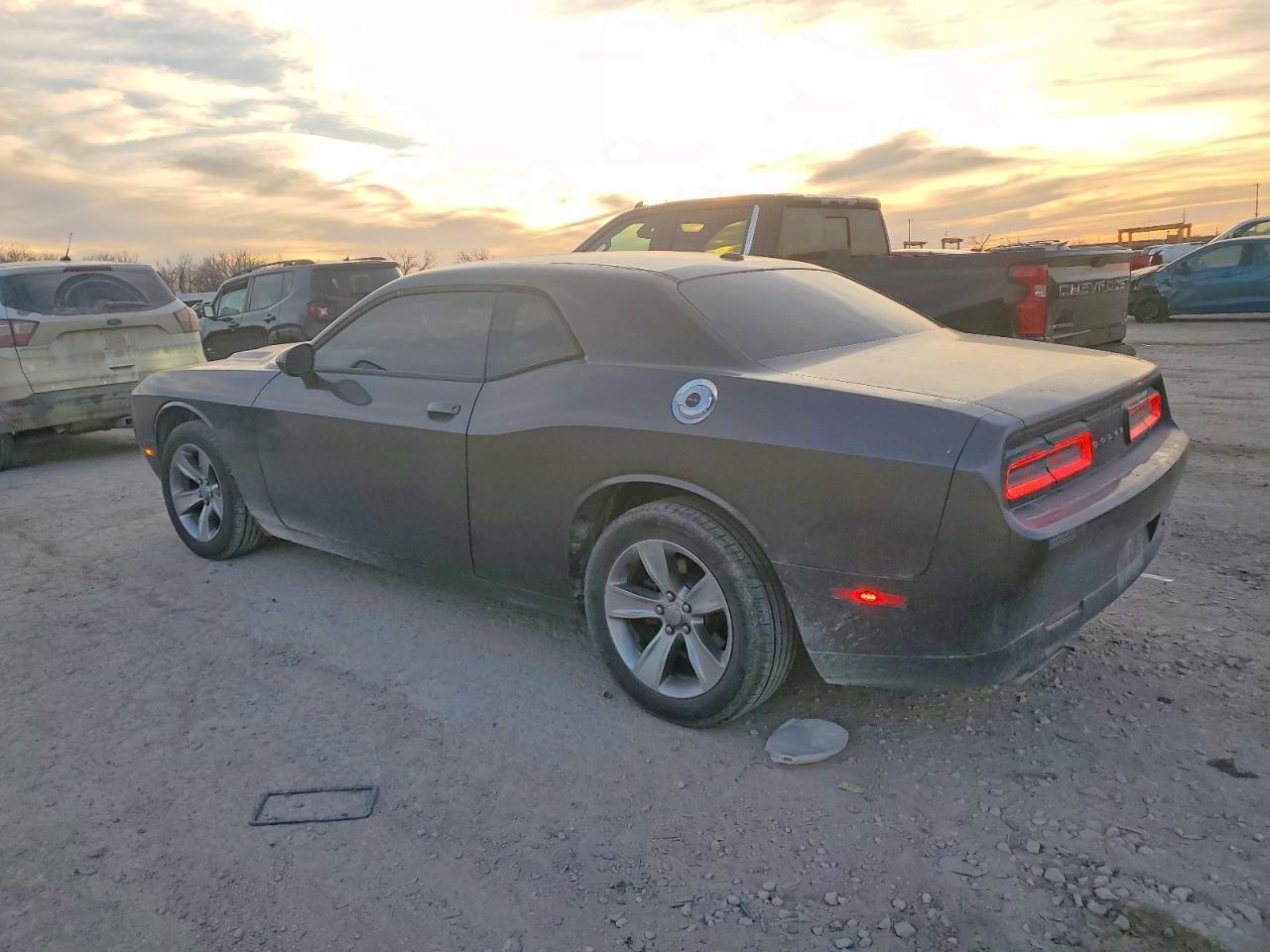 2016 Dodge Challenger Sxt - zdjęcie 2