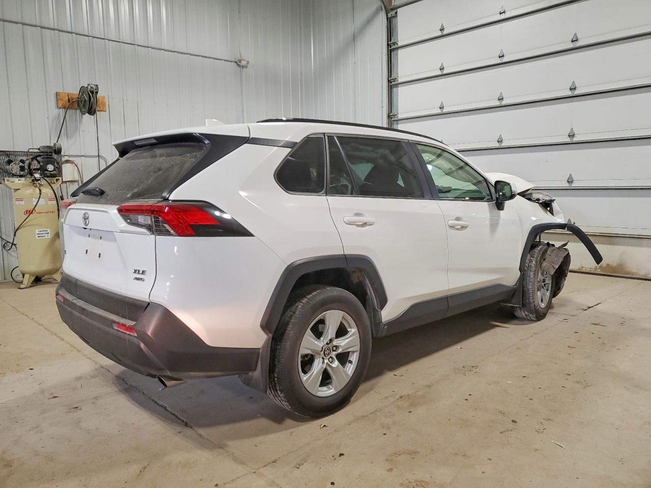 2020 Toyota Rav4 Xle - zdjęcie 3