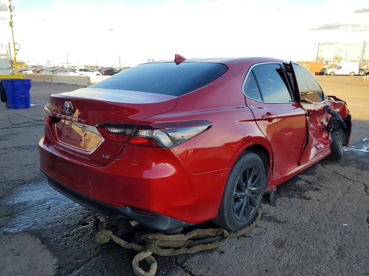 2023 Toyota Camry Le - zdjęcie 3