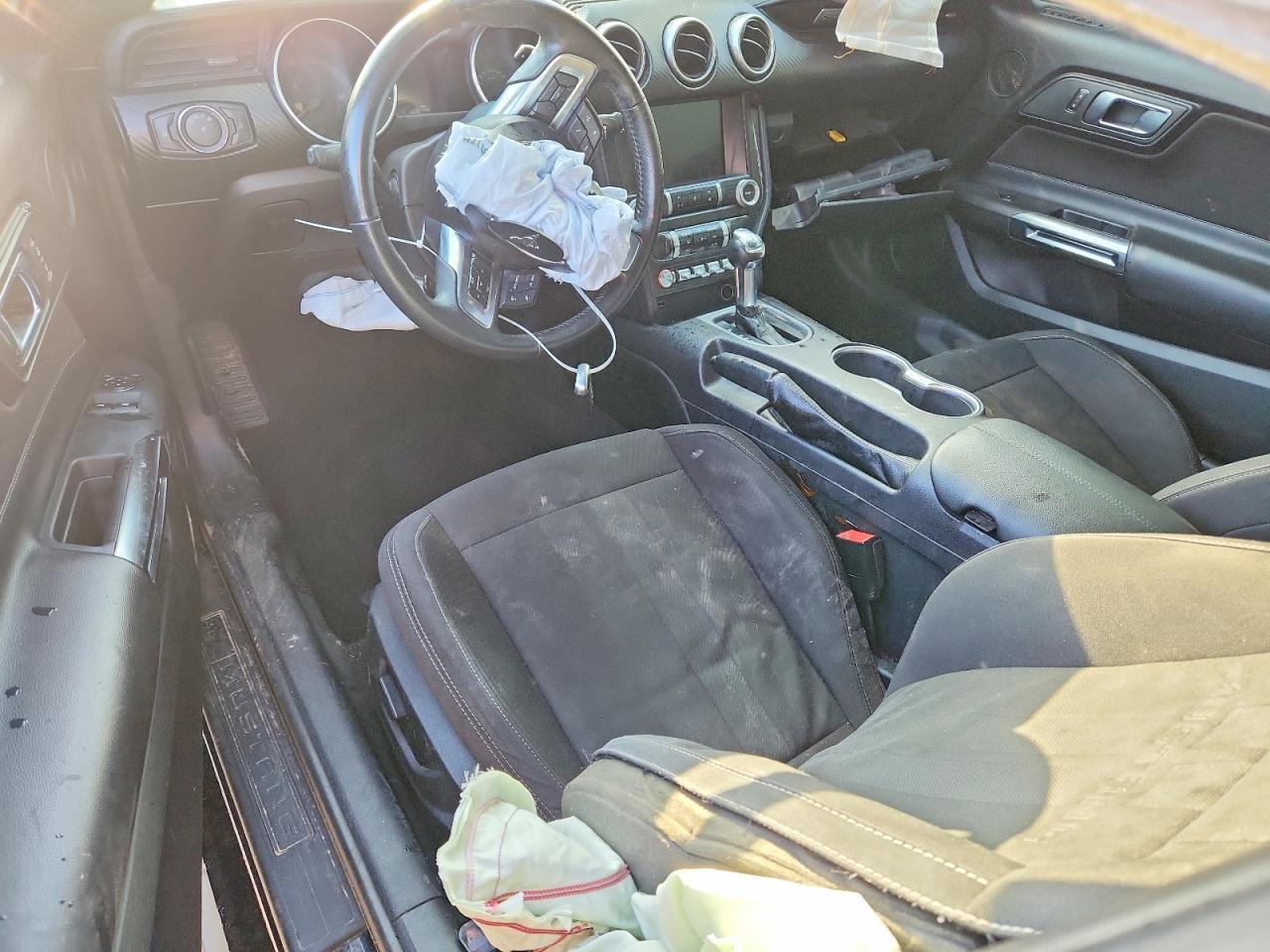 2021 Ford Mustang - zdjęcie 8