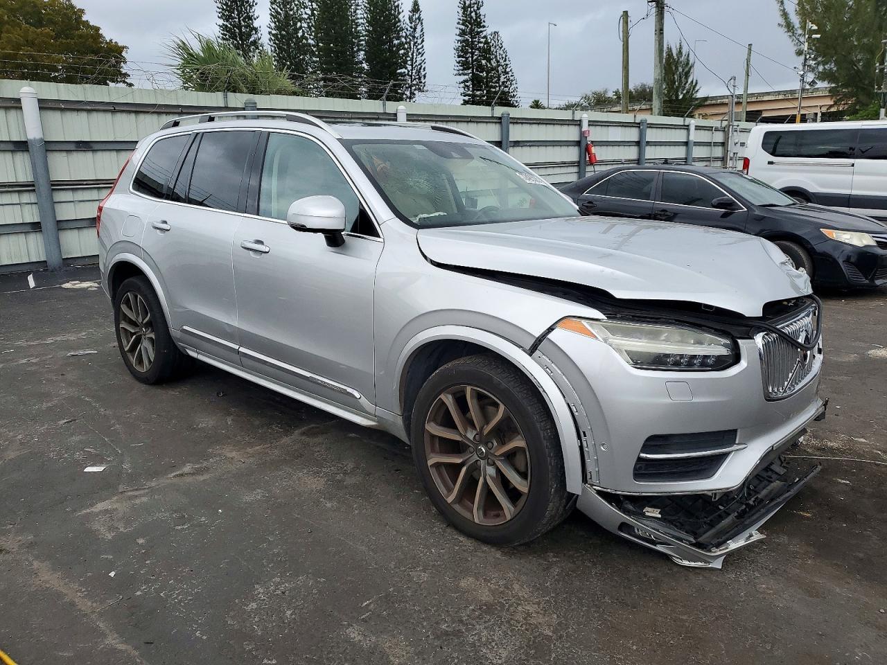 2017 Volvo Xc90 T6 - zdjęcie 4