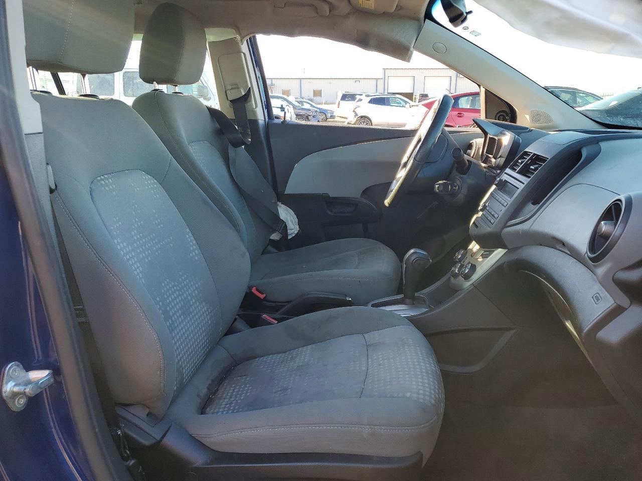 2013 Chevrolet Sonic Ls - zdjęcie 7