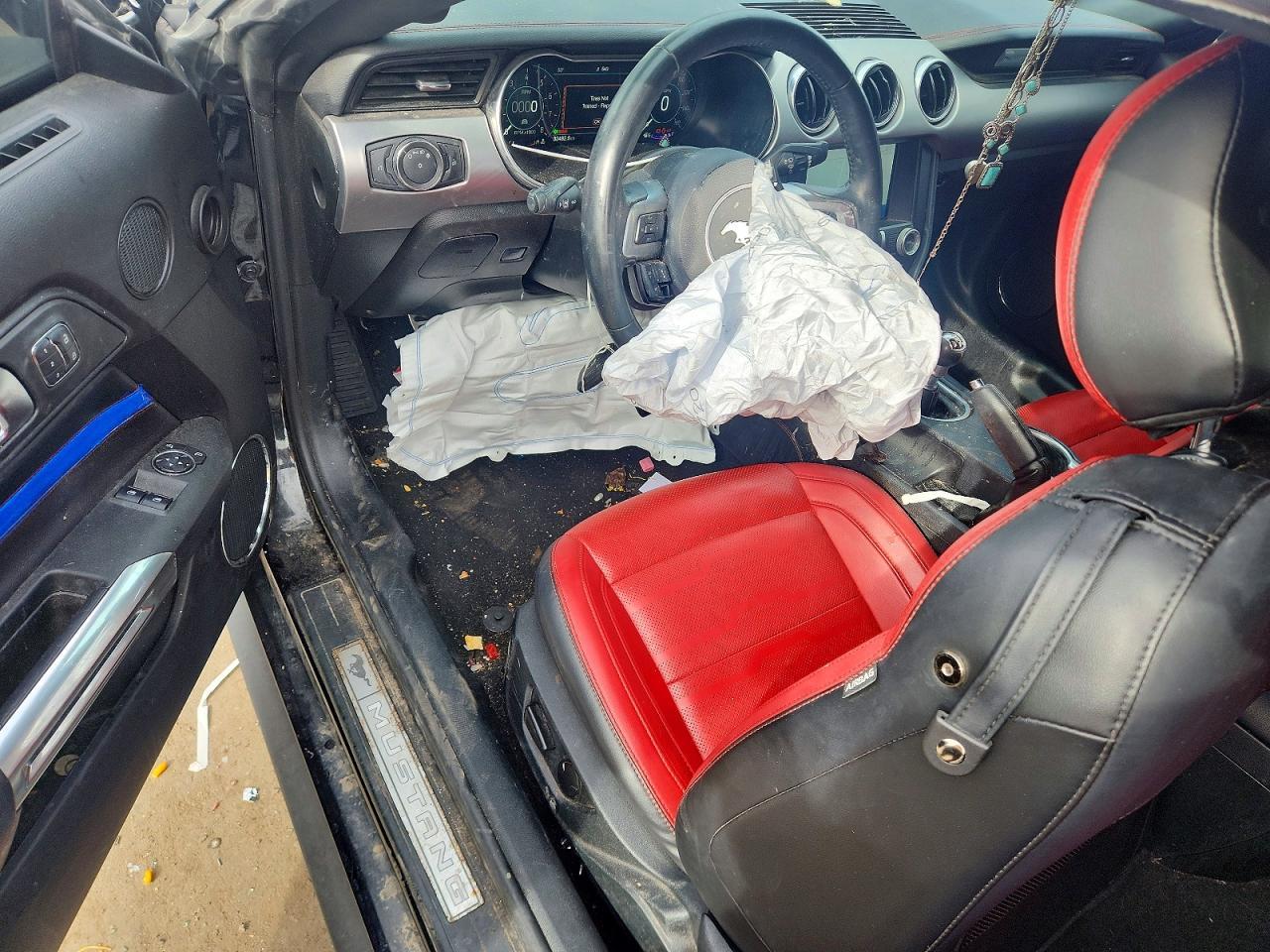 2022 Ford Mustang - zdjęcie 8