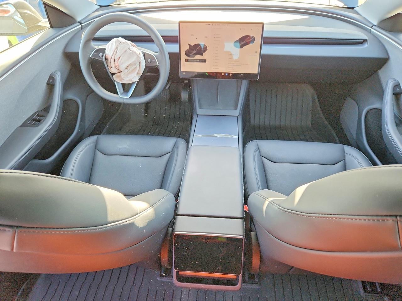 2025 Tesla Model 3 - zdjęcie 8