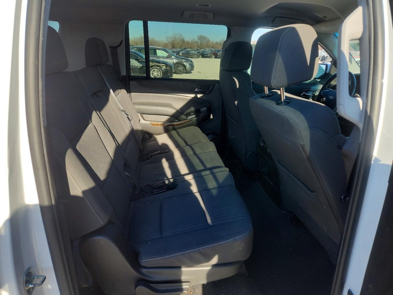 2019 Chevrolet Suburban K1500 Ls - zdjęcie 11