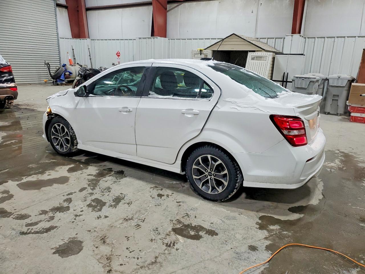 2020 Chevrolet Sonic Lt - zdjęcie 2