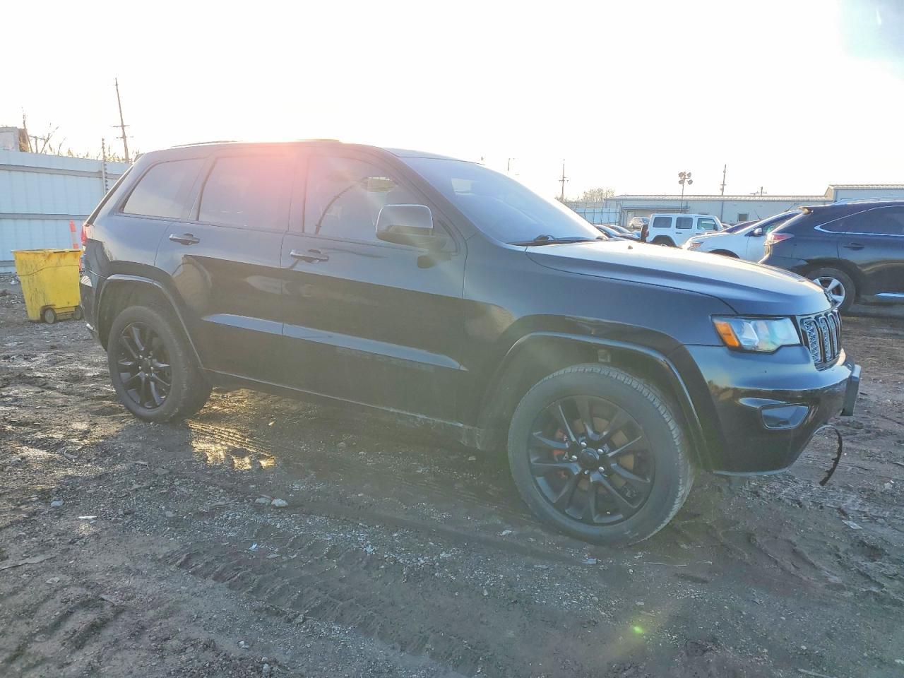 2017 Jeep Grand Cherokee Laredo - zdjęcie 4