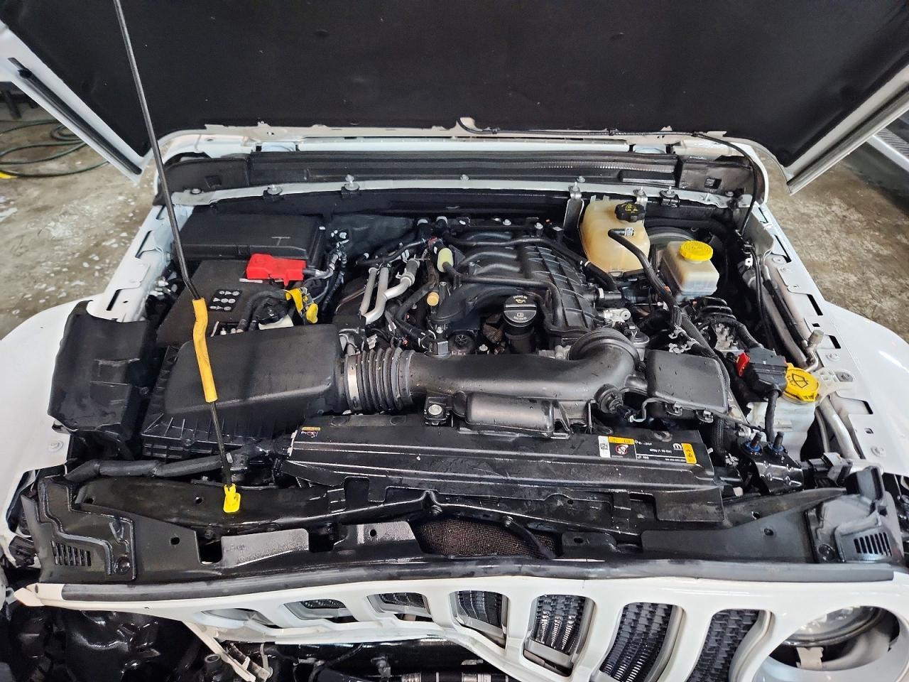 2021 Jeep Wrangler Unlimited Sahara - zdjęcie 12