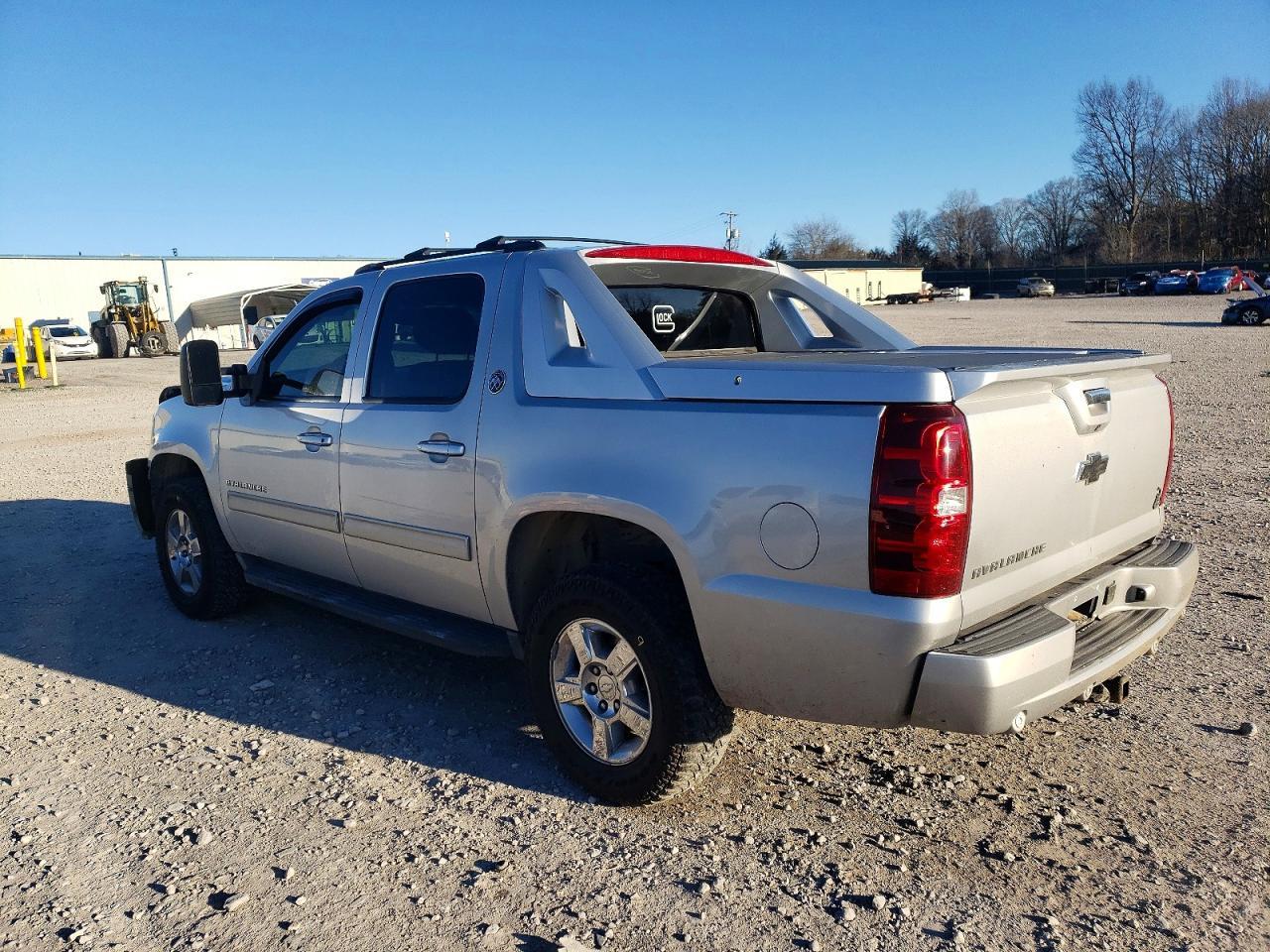 2013 Chevrolet Avalanche Ls - zdjęcie 2