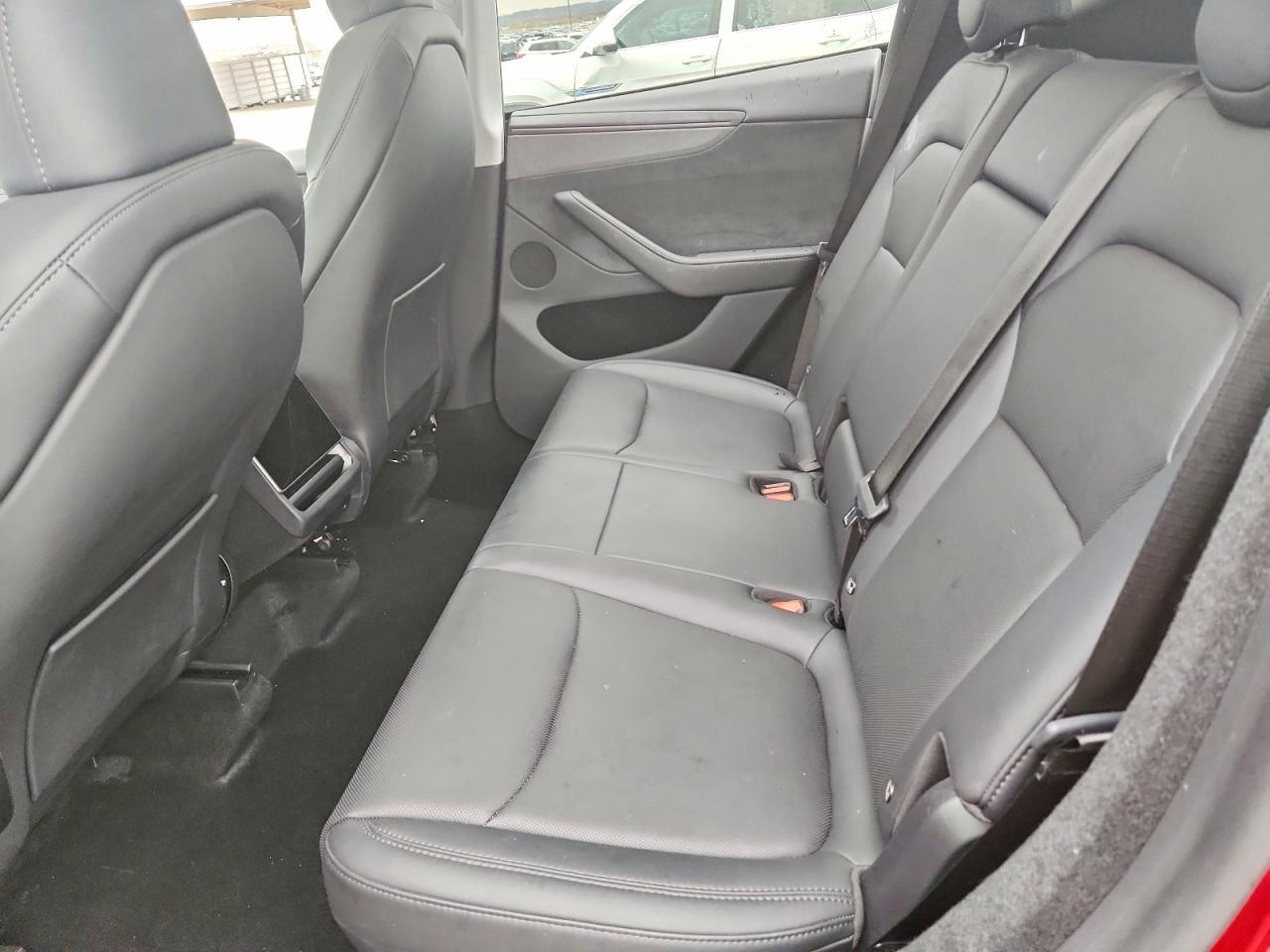 2026 Tesla Model Y - zdjęcie 10