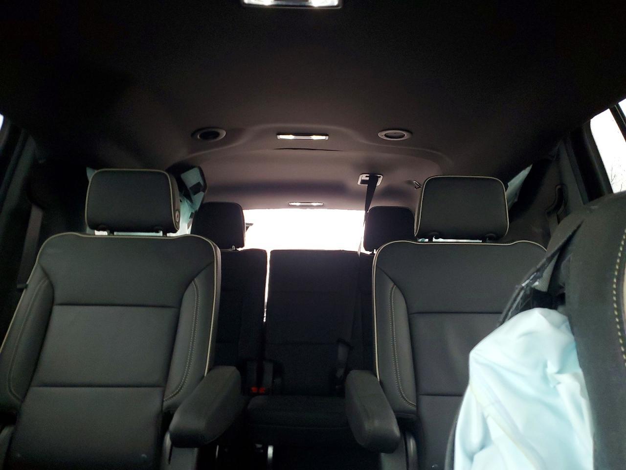 2025 Chevrolet Suburban K1500 Premier - zdjęcie 10