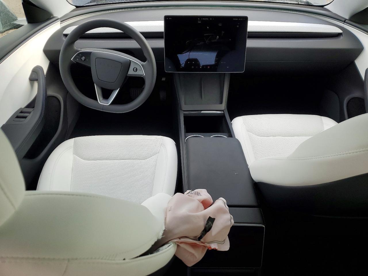 2026 Tesla Model 3 - zdjęcie 8