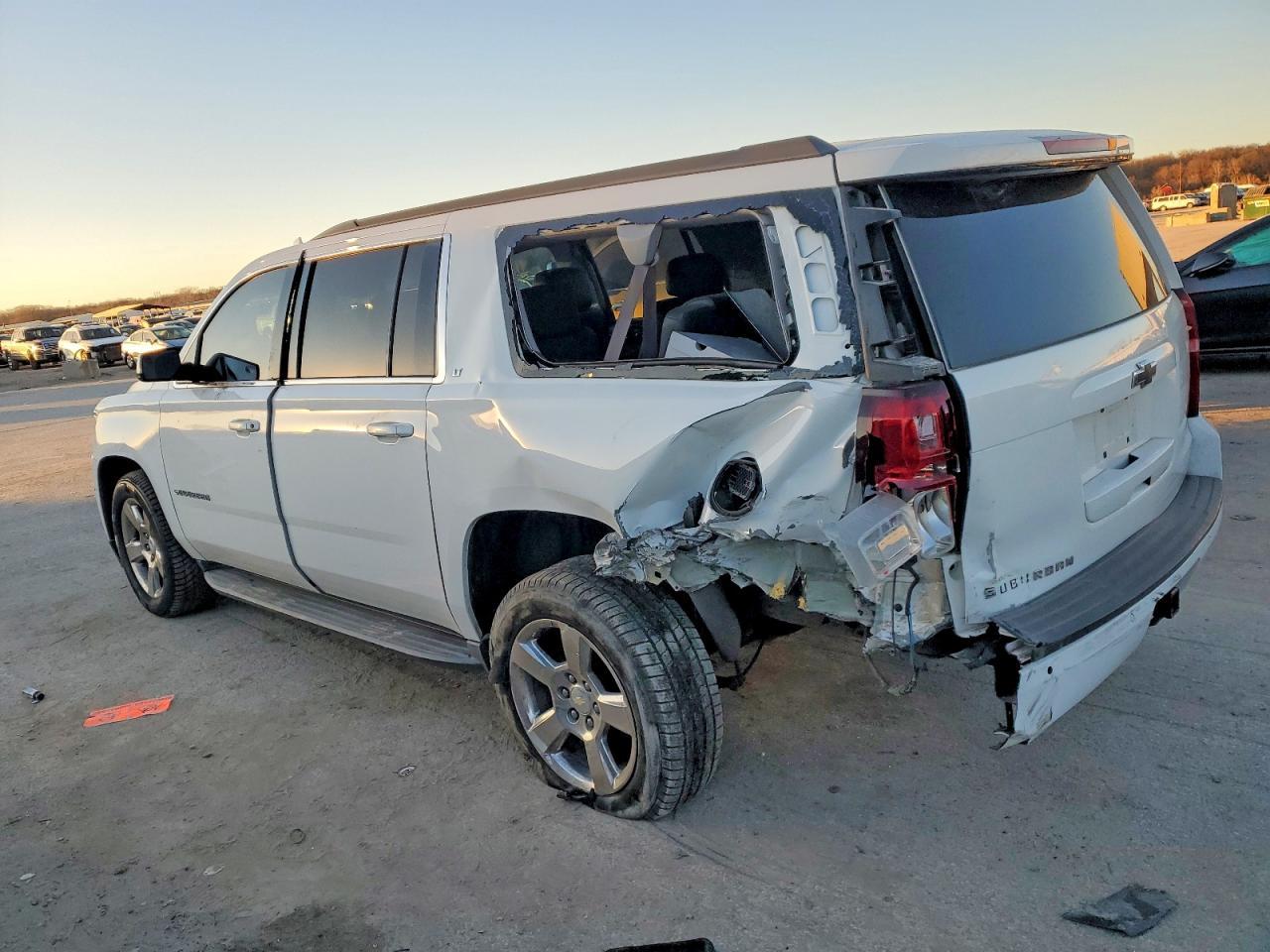 2016 Chevrolet Suburban K1500 Lt - zdjęcie 2