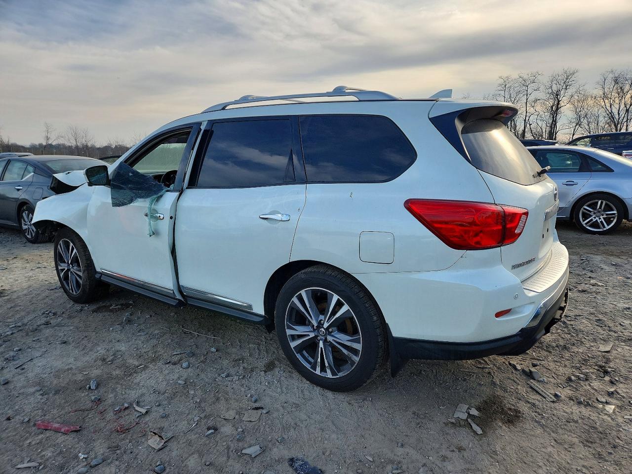 2020 Nissan Pathfinder Platinum - zdjęcie 2