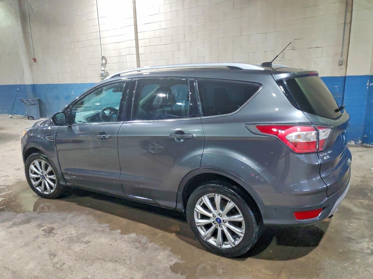 2017 Ford Escape Titanium - zdjęcie 2