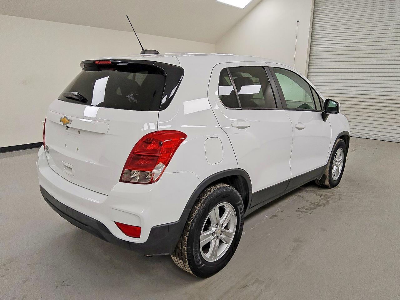 2022 Chevrolet Trax Ls - zdjęcie 3