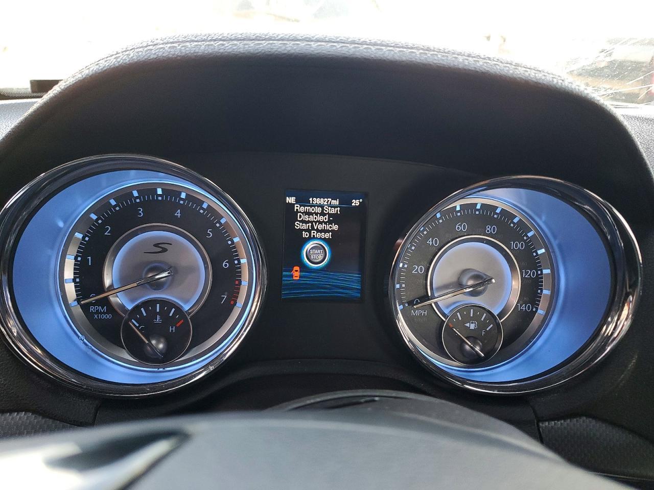 2014 Chrysler 300 S - zdjęcie 9