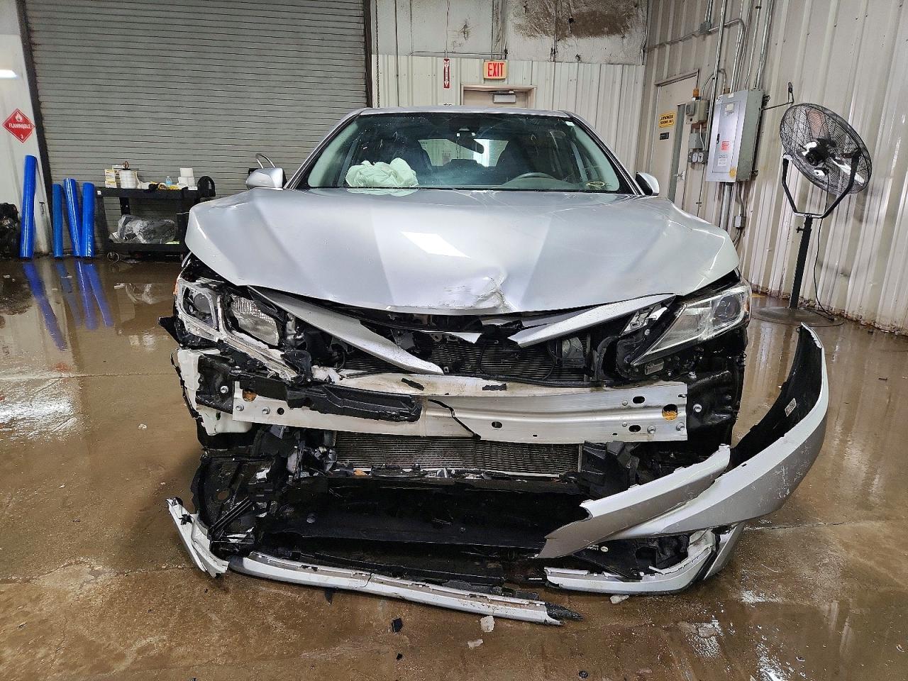 2020 Toyota Camry Le - zdjęcie 5