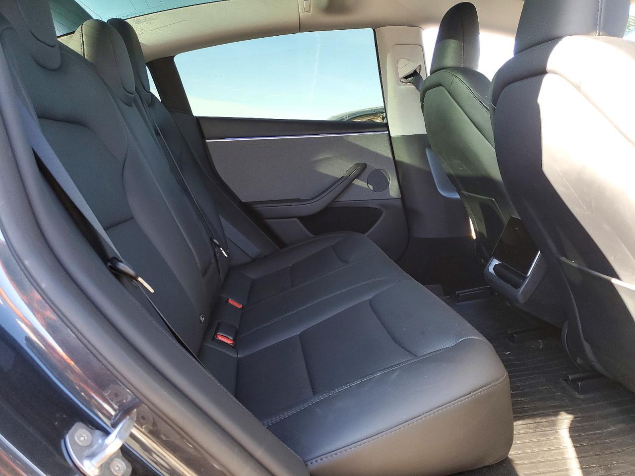 2025 Tesla Model 3 - zdjęcie 10