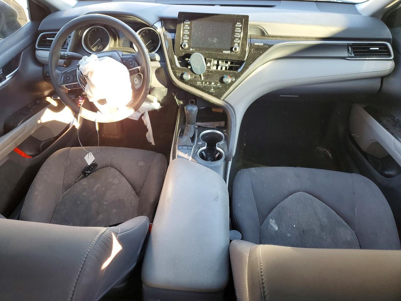 2023 Toyota Camry Le - zdjęcie 8