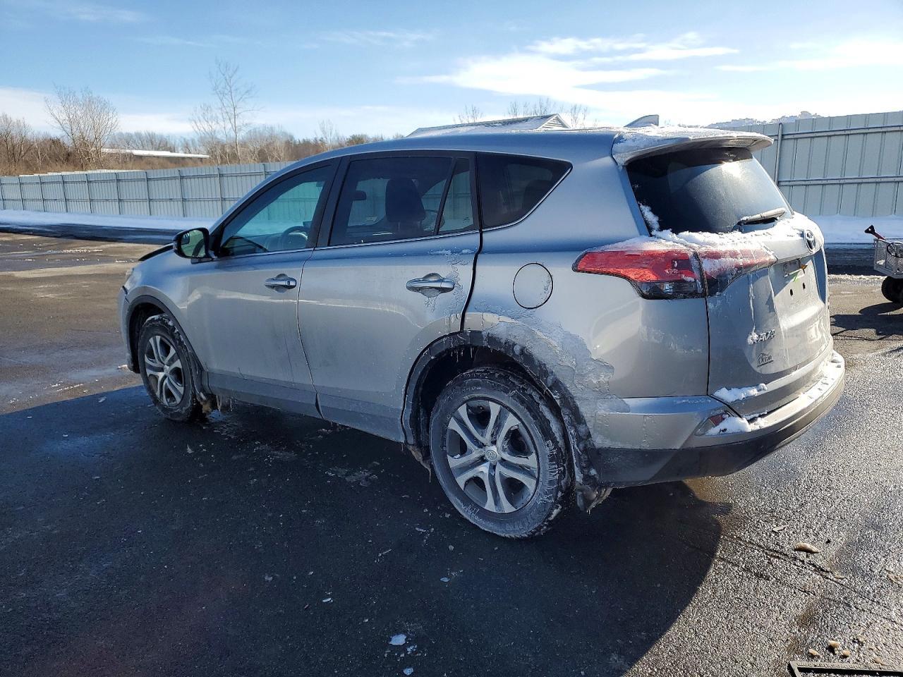 2018 Toyota Rav4 Le - zdjęcie 2