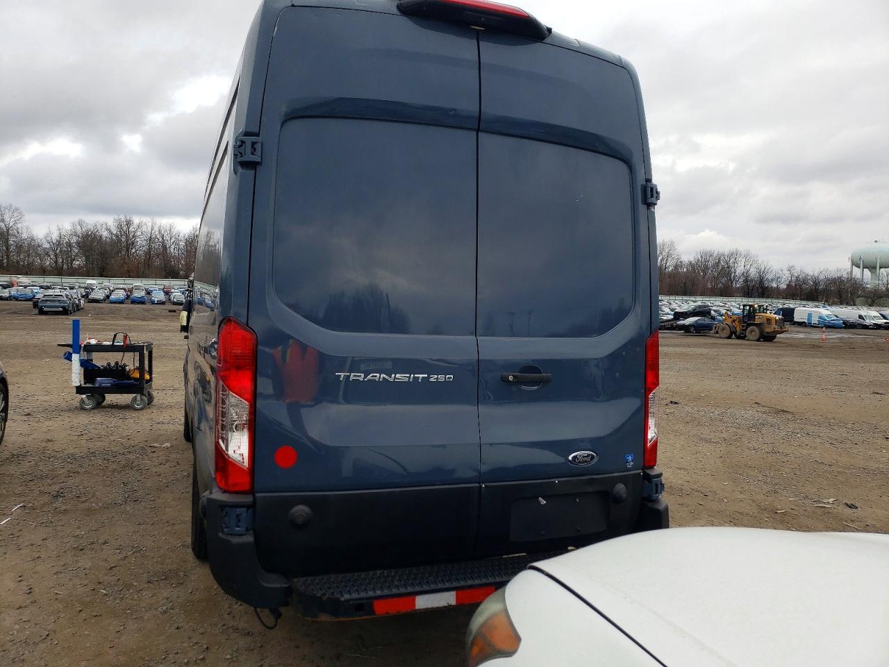 2020 Ford Transit T-250 - zdjęcie 6