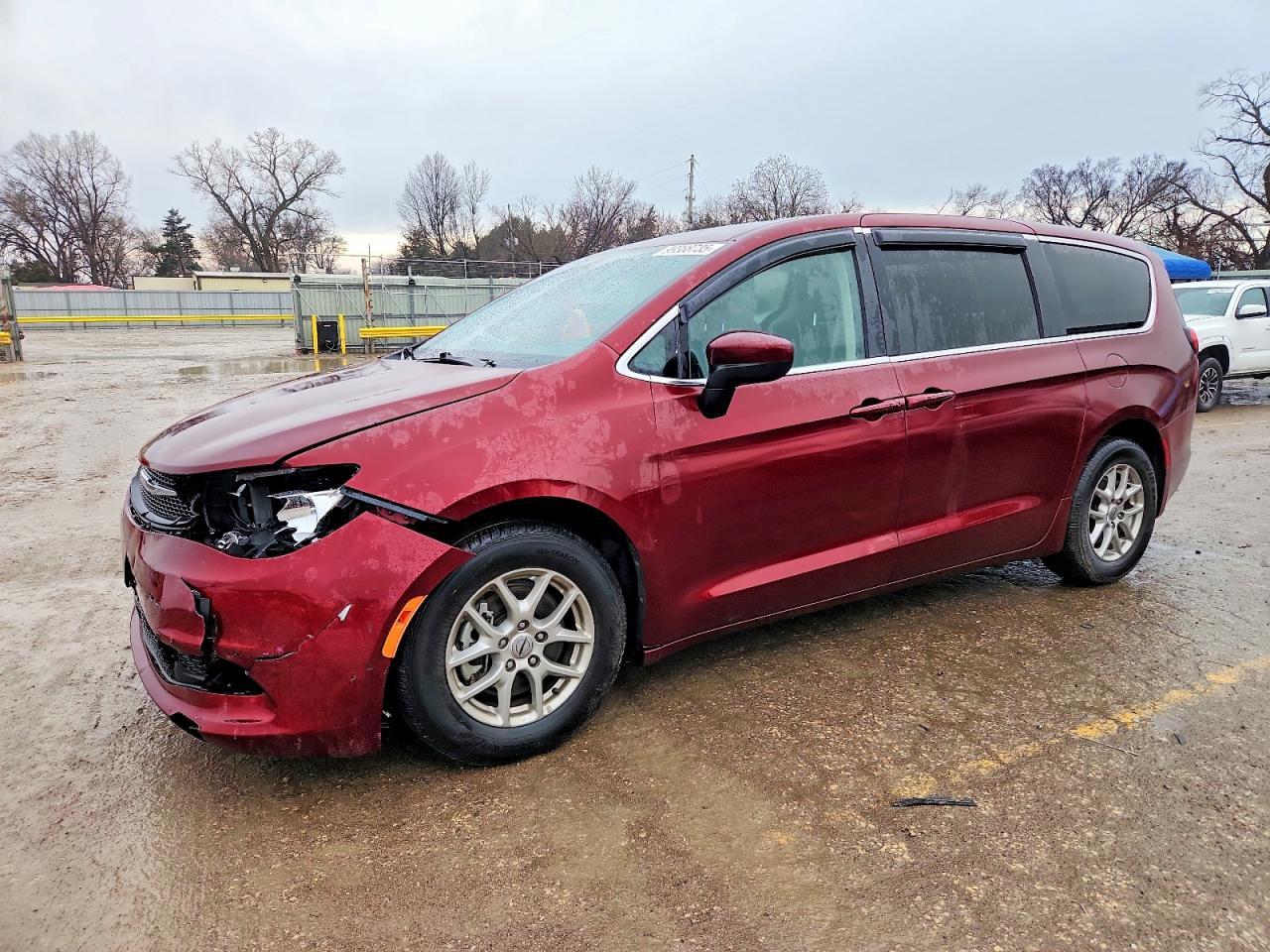 2022 Chrysler Voyager Lx - zdjęcie główne