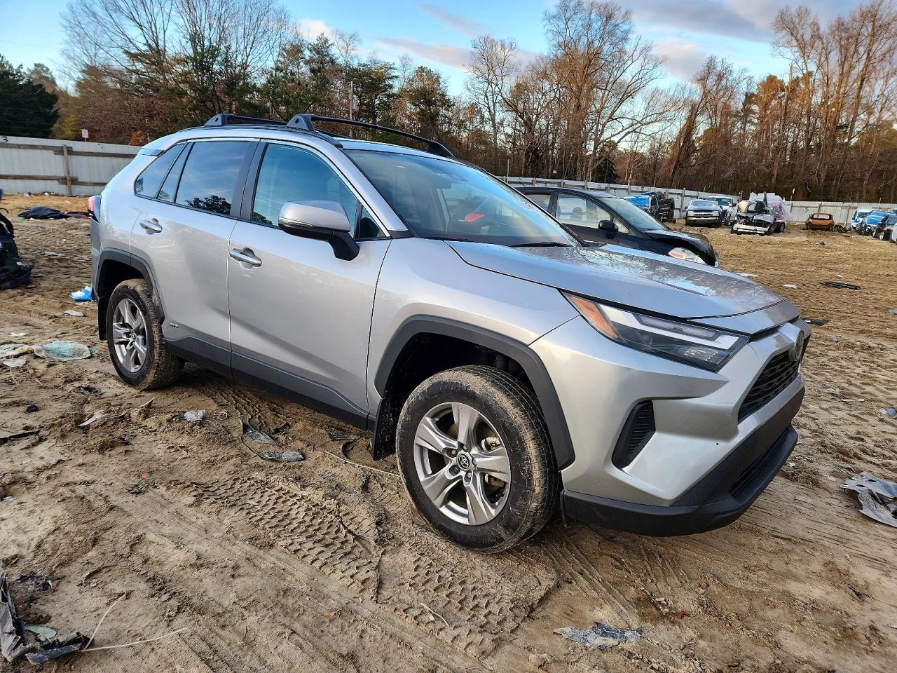 2024 Toyota Rav4 Xle - zdjęcie 4