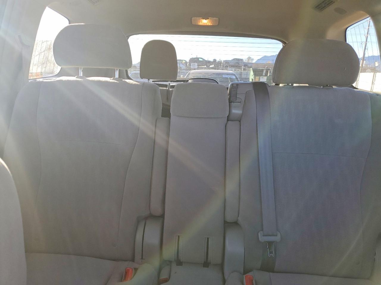 2013 Toyota Highlander Base - zdjęcie 10