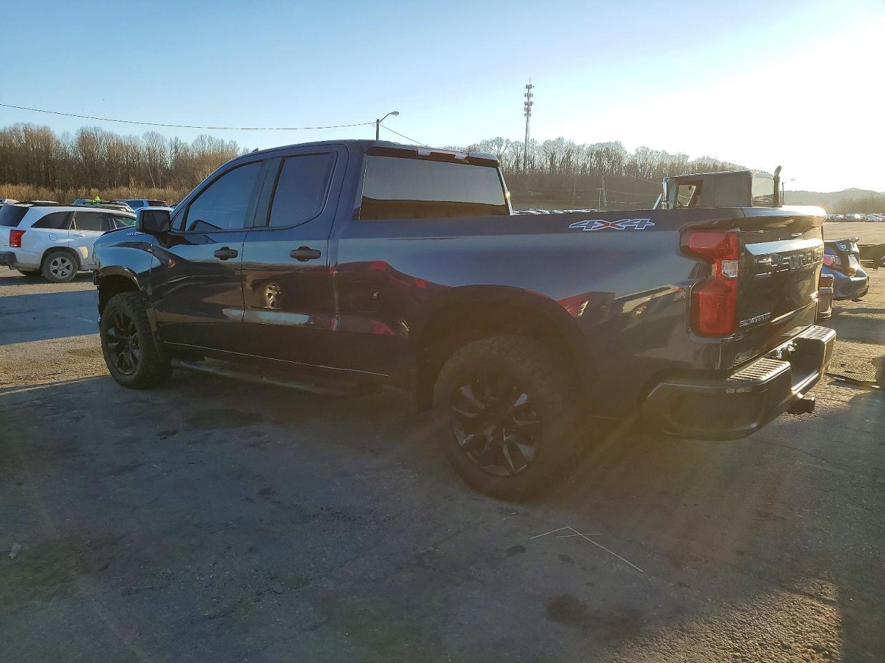2020 Chevrolet Silverado K1500 Custom - zdjęcie 2