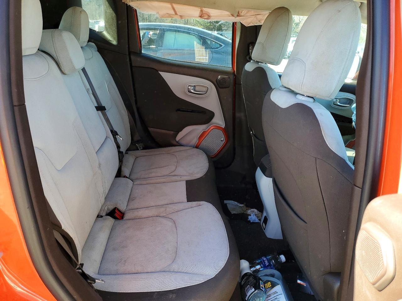 2016 Jeep Renegade Latitude - zdjęcie 10