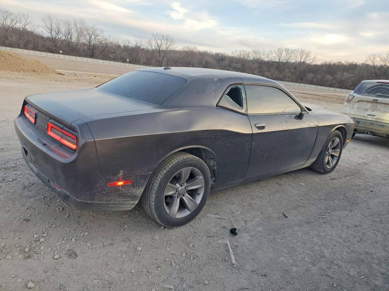 2016 Dodge Challenger Sxt - zdjęcie 3