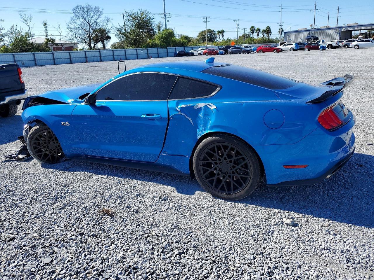 2021 Ford Mustang Gt - zdjęcie 2