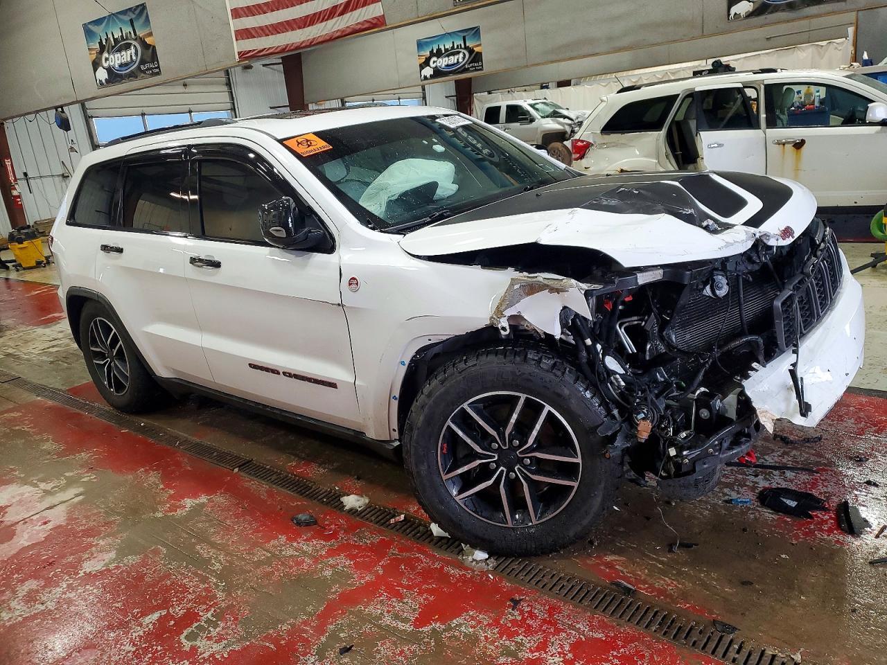 2021 Jeep Grand Cherokee Trailhawk - zdjęcie 4