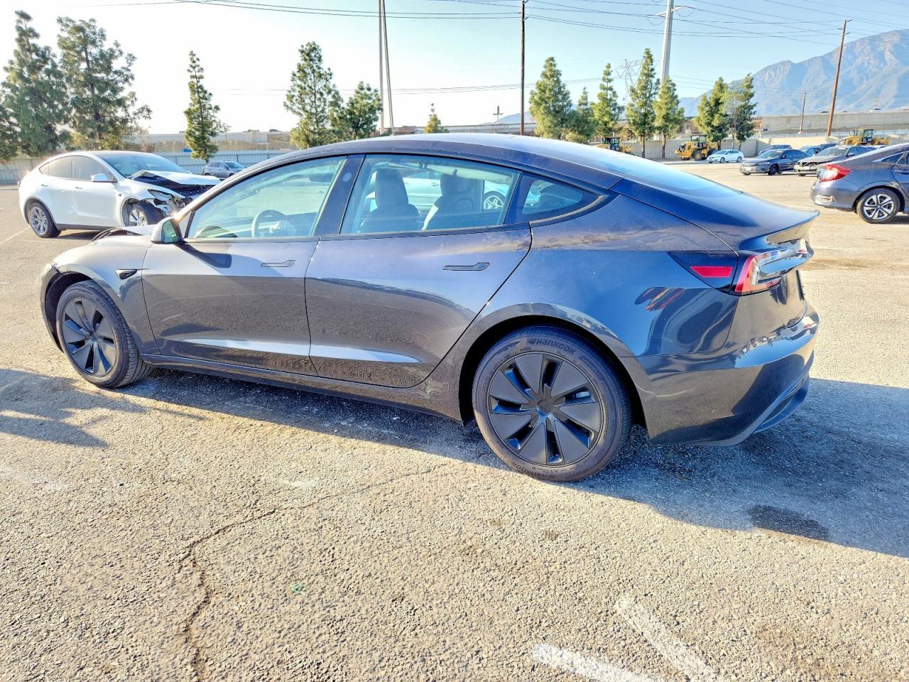 2025 Tesla Model 3 - zdjęcie 2
