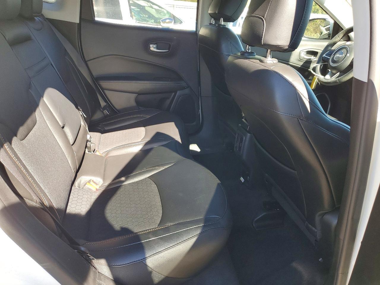 2019 Jeep Compass Latitude - zdjęcie 11