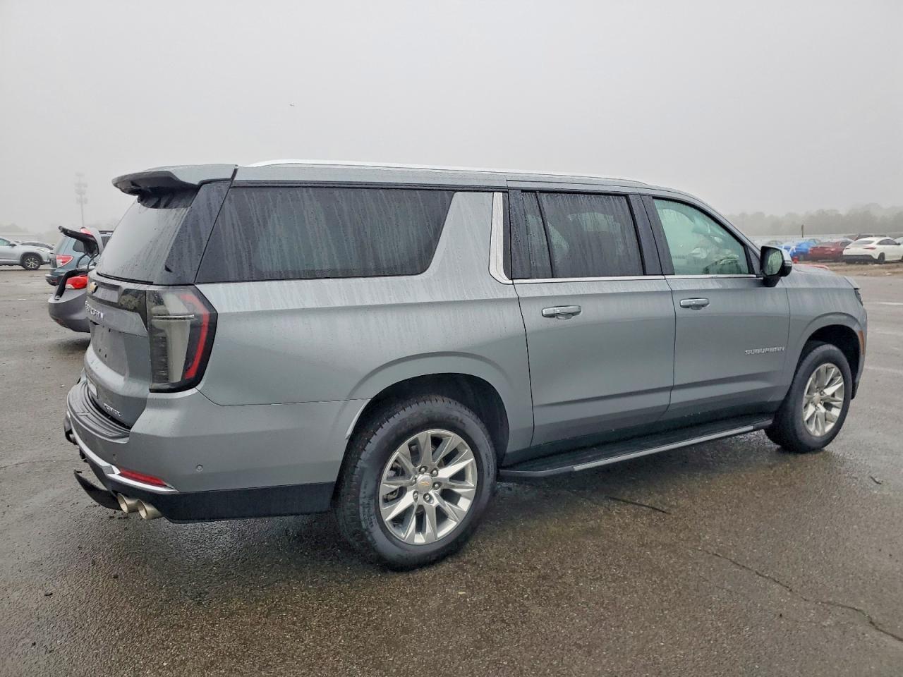 2025 Chevrolet Suburban K1500 Premier - zdjęcie 3