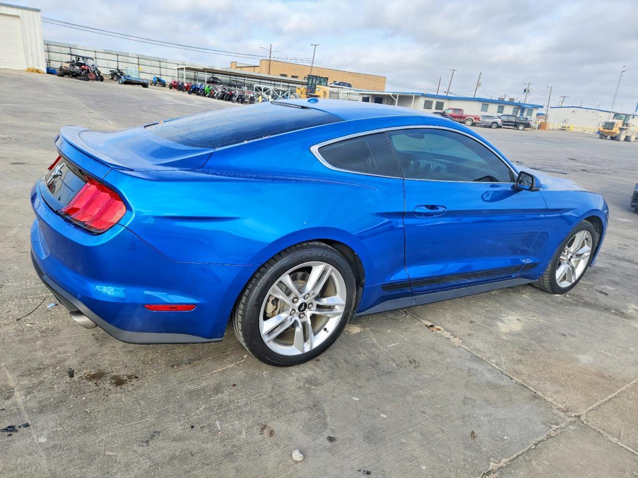 2019 Ford Mustang - zdjęcie 3