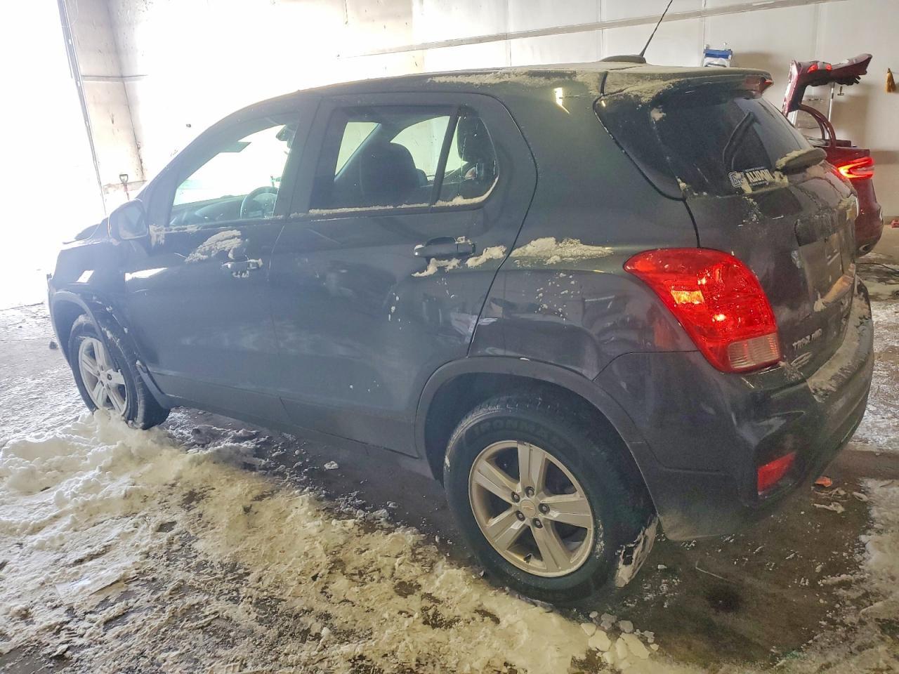 2022 Chevrolet Trax Ls - zdjęcie 2