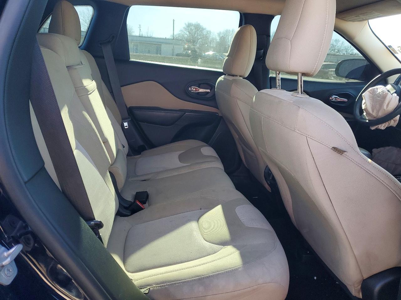 2015 Jeep Cherokee Sport - zdjęcie 11