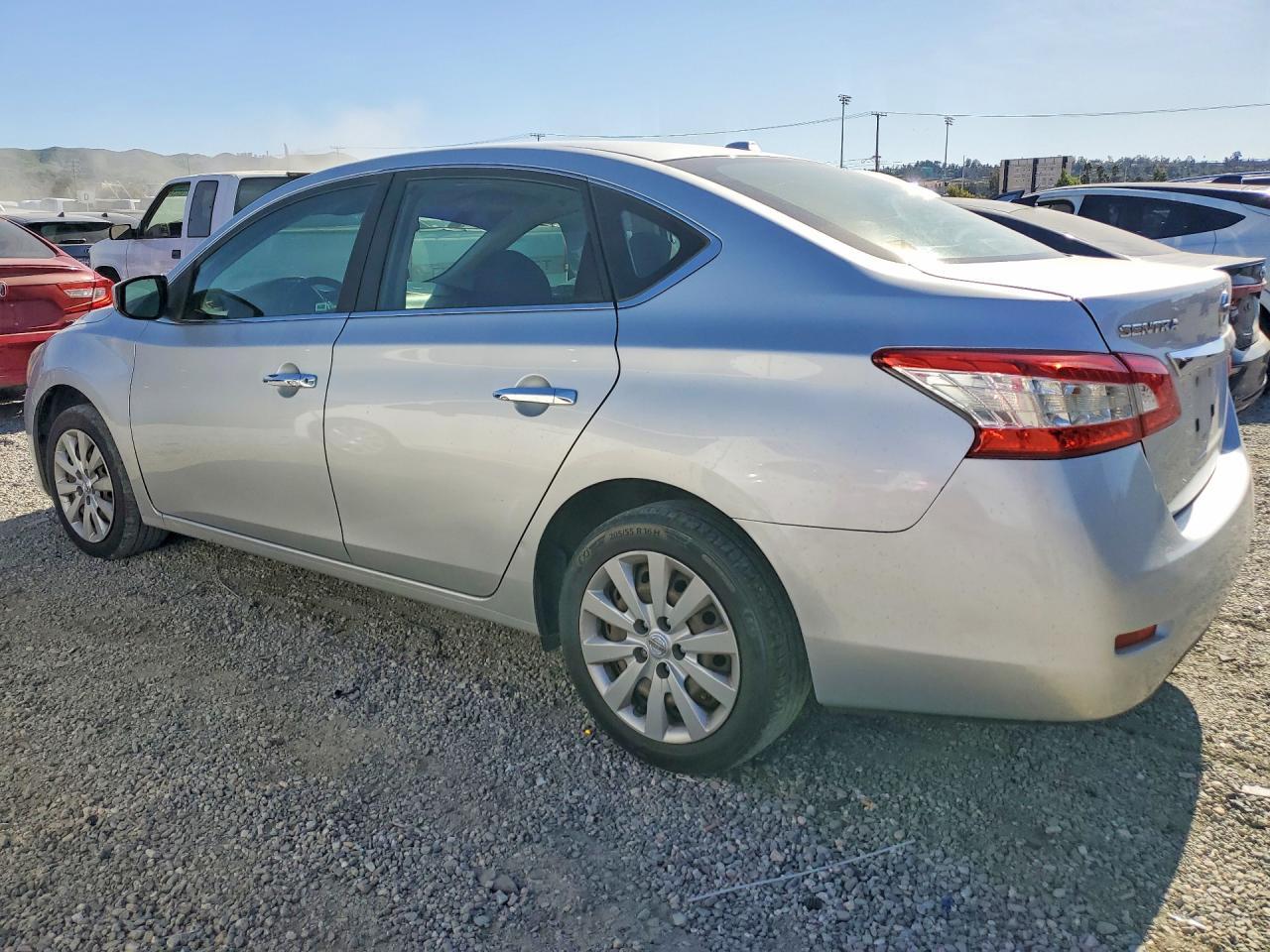 2015 Nissan Sentra S - zdjęcie 2