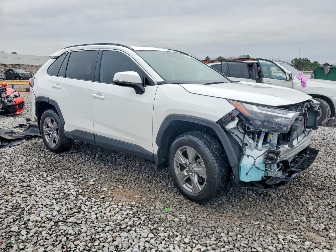 2024 Toyota Rav4 Xle - zdjęcie 4