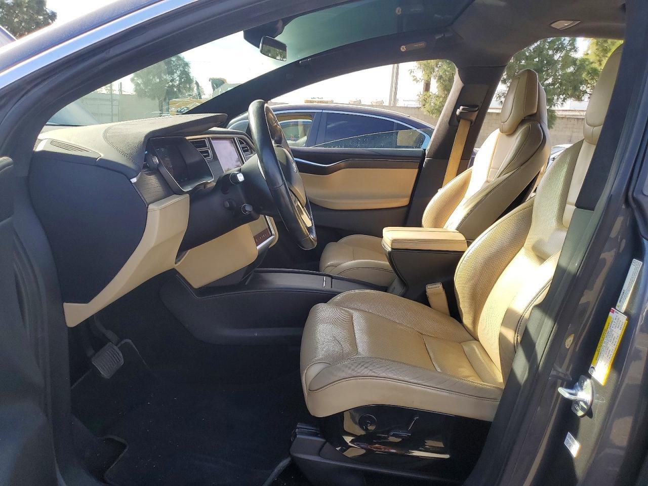 2016 Tesla Model X - zdjęcie 7