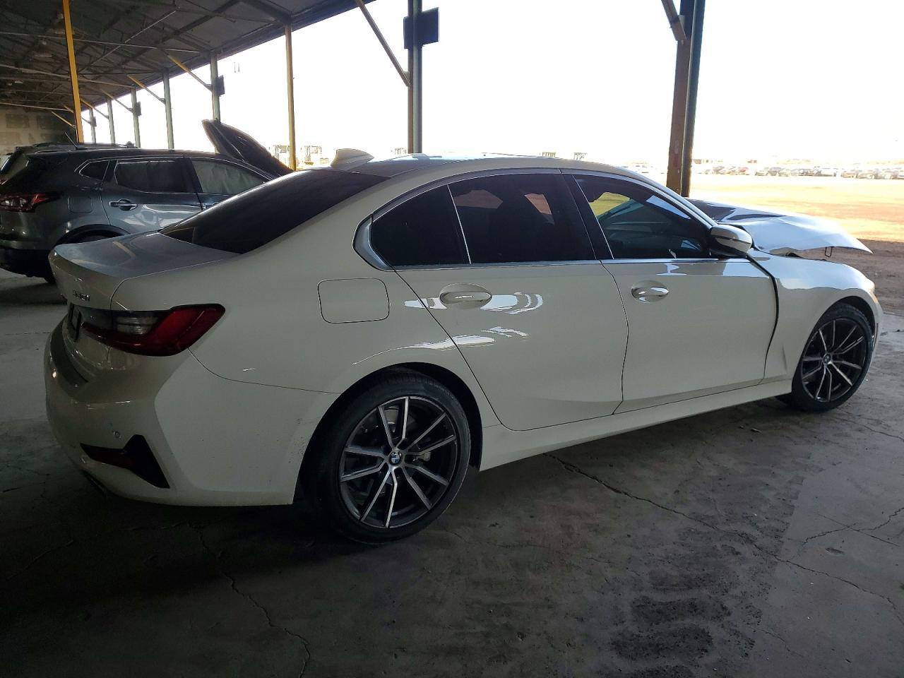 2021 BMW 330I - zdjęcie 3