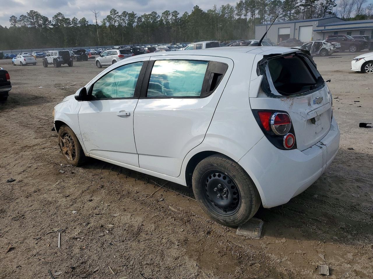 2014 Chevrolet Sonic Ls - zdjęcie 2