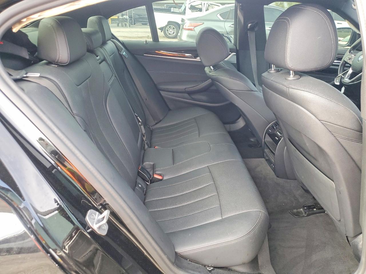 2021 BMW 530E - zdjęcie 10