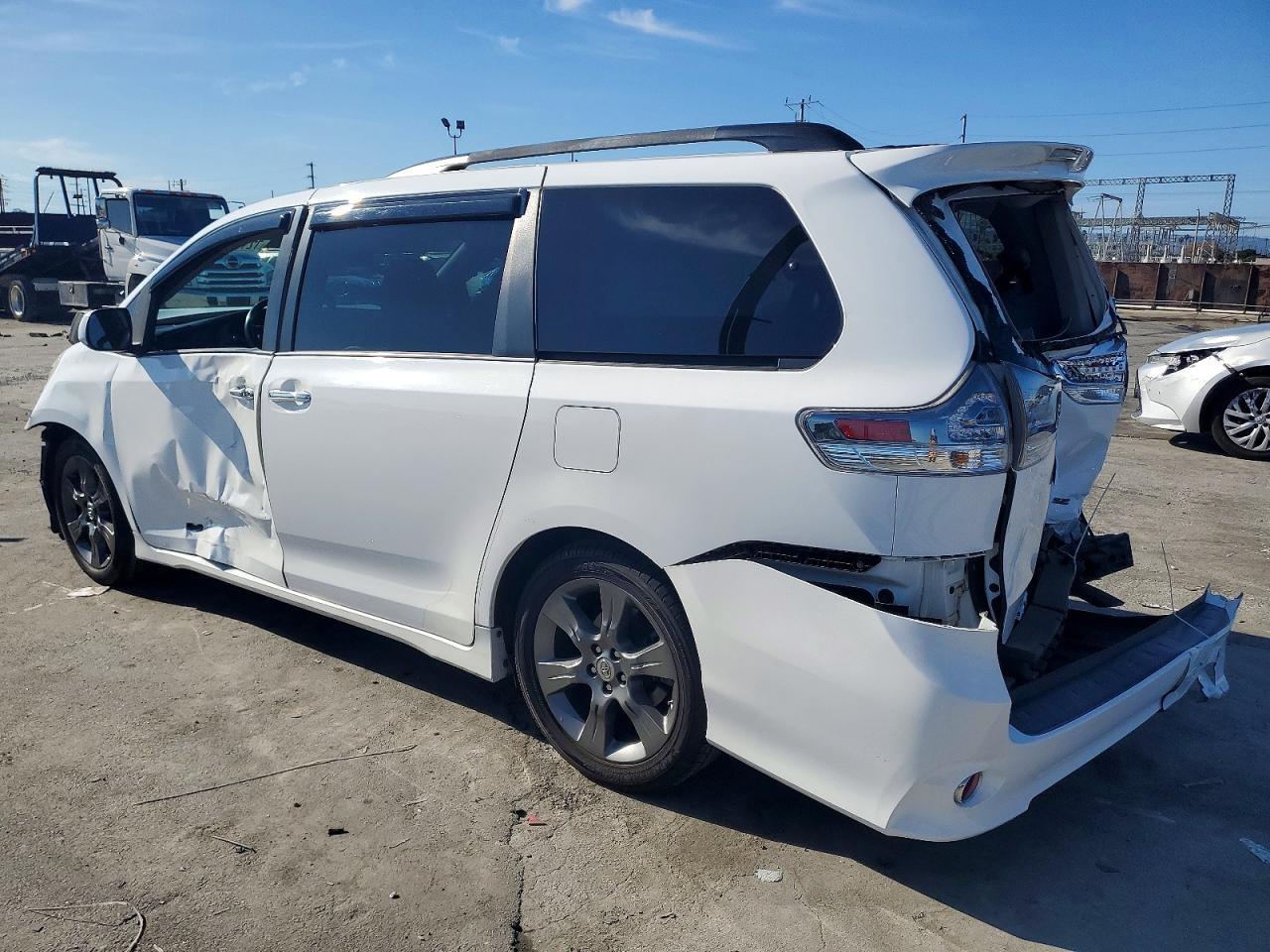 2016 Toyota Sienna Se - zdjęcie 2