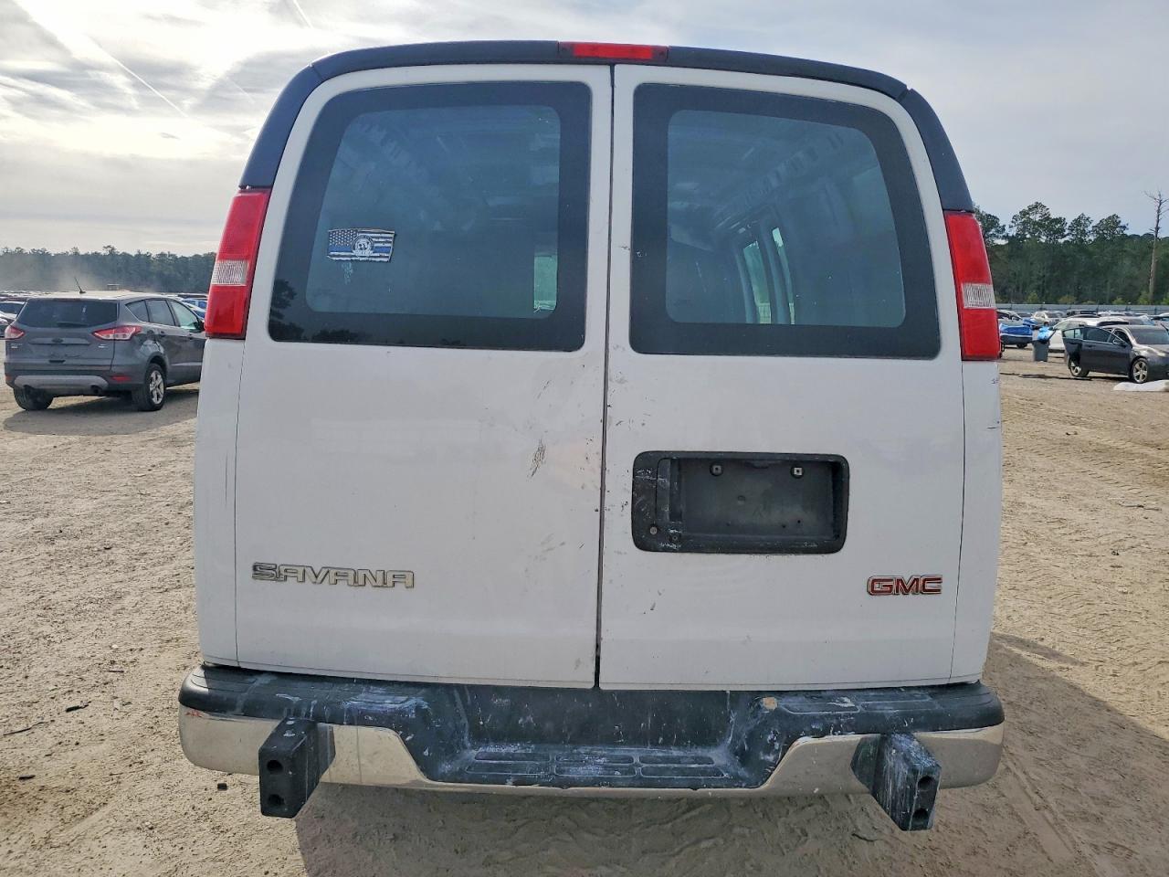 2019 GMC Savana G2500 - zdjęcie 6