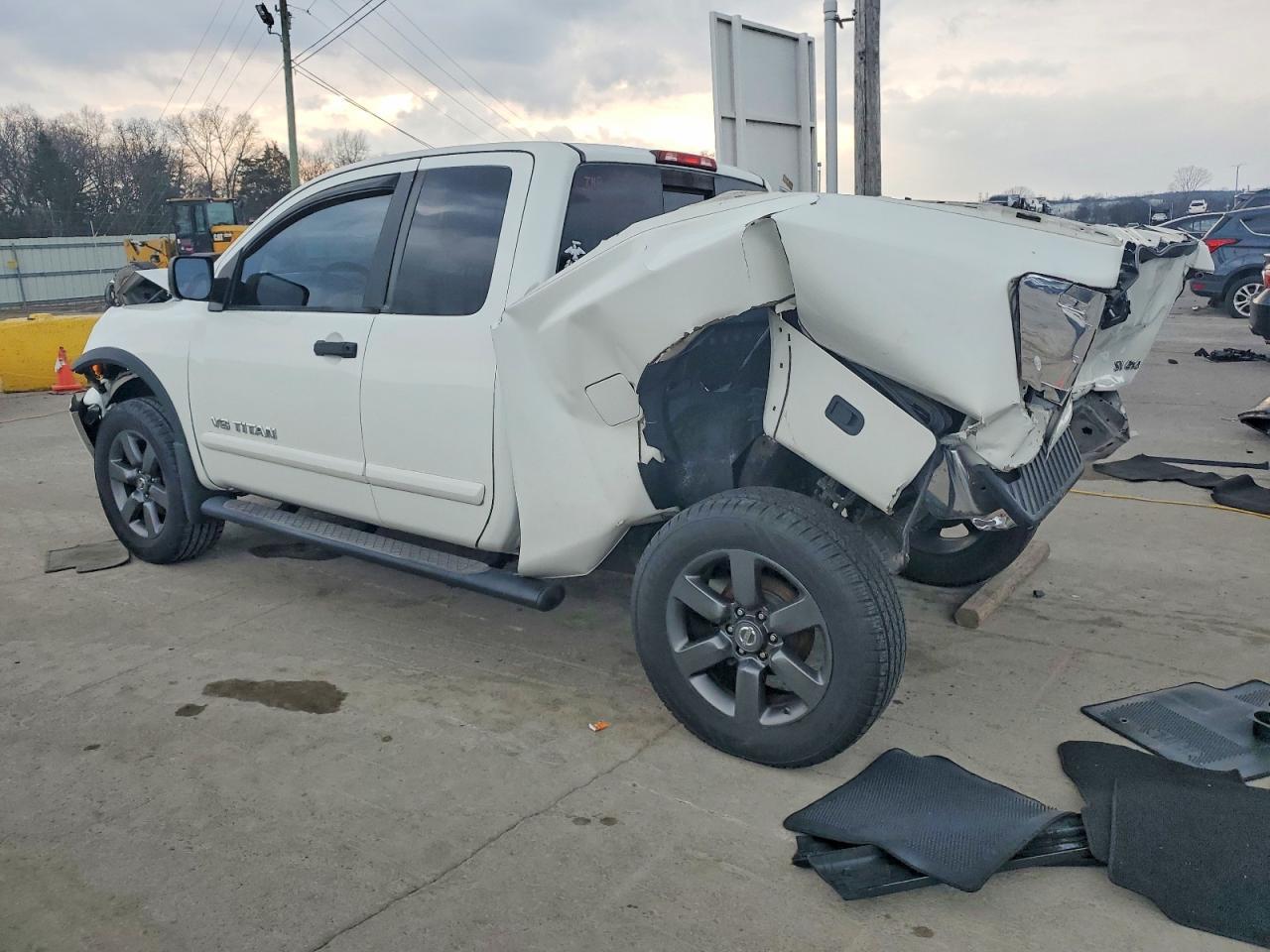 2015 Nissan Titan S - zdjęcie 2