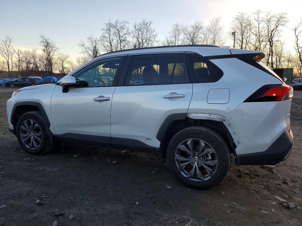 2024 Toyota Rav4 Limited - zdjęcie 2